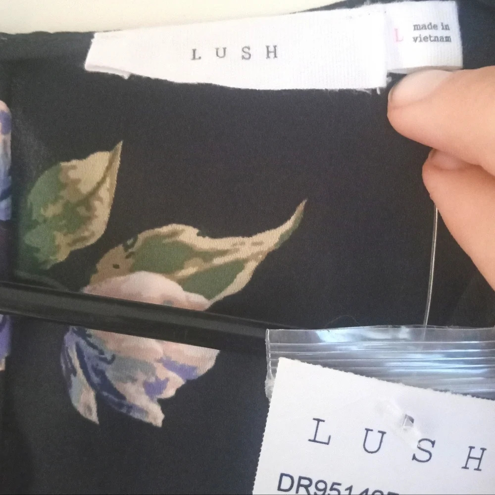 Nordstrom Lush Elly Floral Blue Hydrangea True Wrap Mini Dress Size Large NWT - Picture 10 of 12